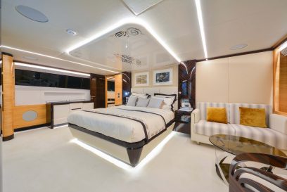 MAJESTY 122 - Owner's stateroom