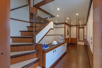 New-Waves-10354-040-staircase-722734
