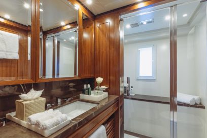 New-Waves-10354-050-VIP_bathroom-722744